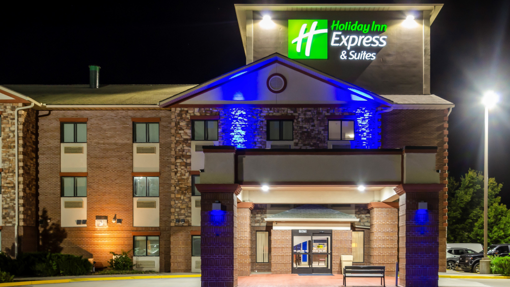 Holiday Inn Express & Suites - Olathe South by IHG