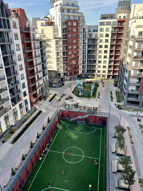 Просторная квартира с мастер спальней и террасой