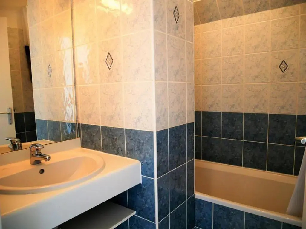 Appartement Quiberon, 3 Pièces, 4 Personnes - Fr-1-478-126
