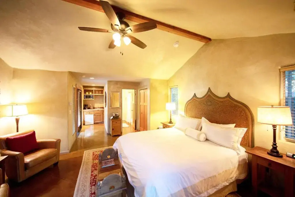 The Emerald Iguana Inn