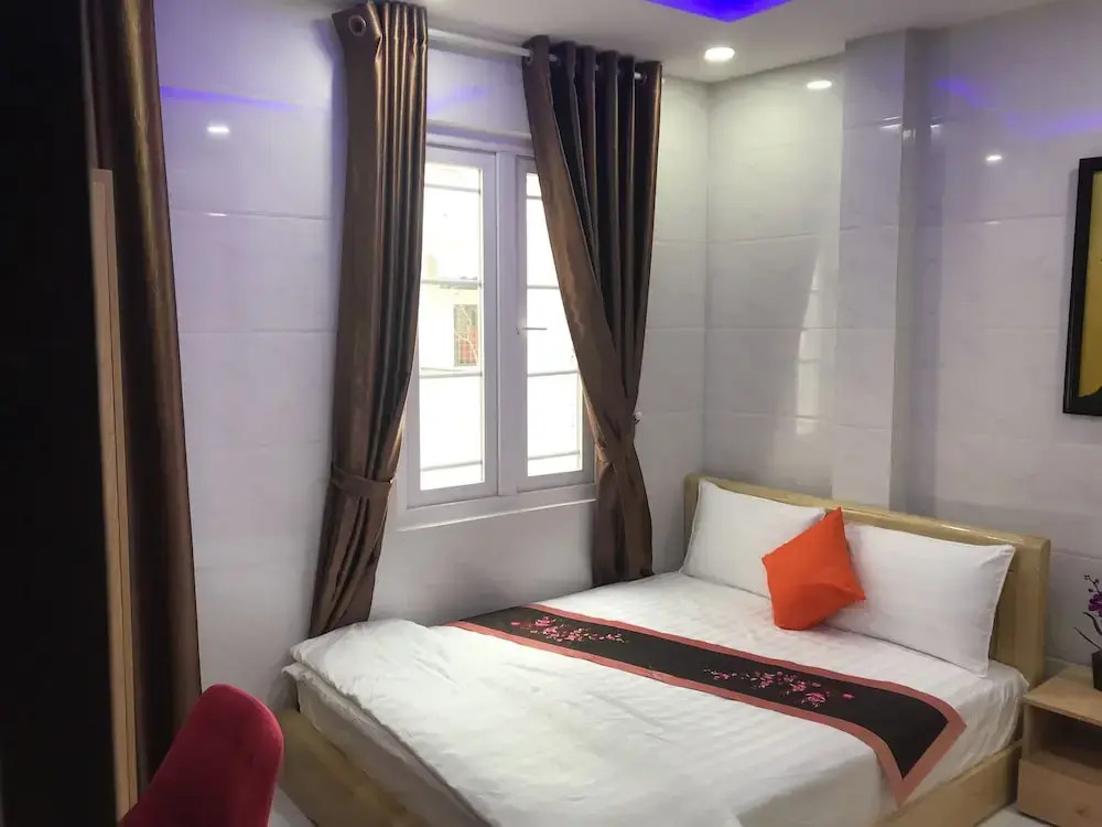 Guest Room in Ben Thanh, Deluxe and Private 1 Queen Bed, 1 Bathroom for 2 Guests