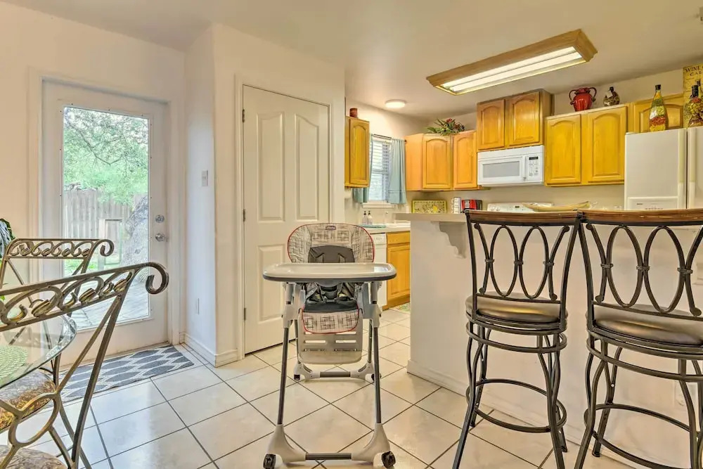 Pet-friendly Rockport Home ~ 4 Mi to Beach!