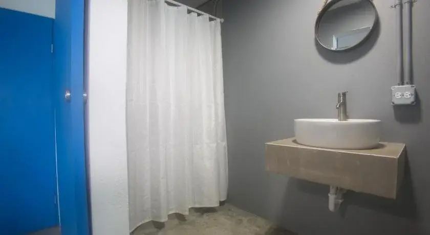 Nomada Urban Beach Hostel- Calle Loiza