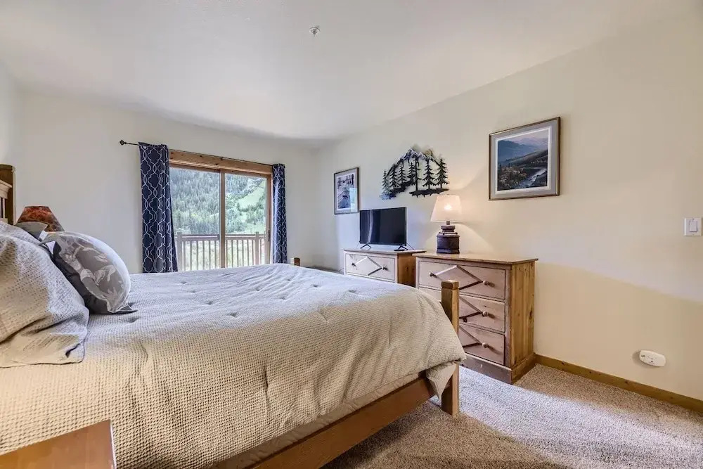 2652 Tenderfoot Lodge 3 Bedroom Condo by RedAwning
