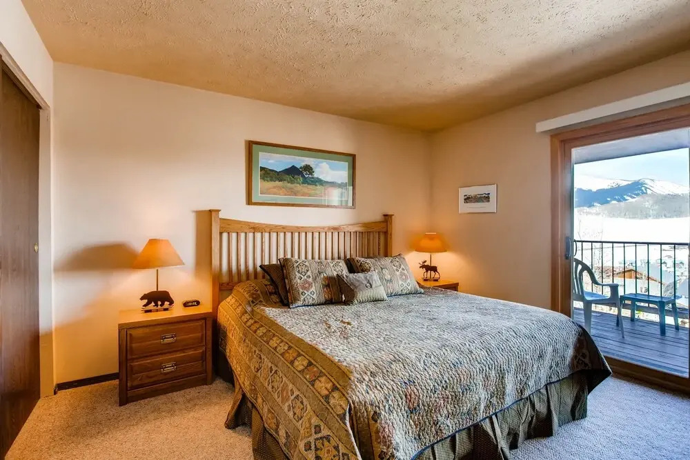 Unique, Mountain 4 Br  4 Bedroom Condo - No Cleaning Fee! by RedAwning