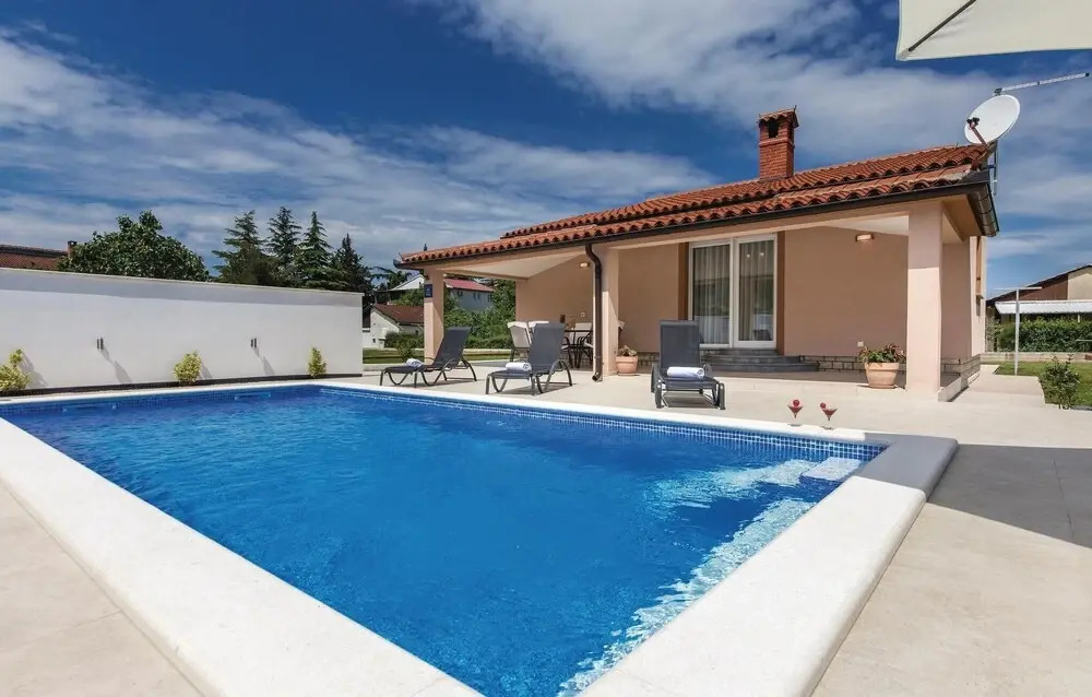 Stunning Home in Fazana With Wifi and 3 Bedrooms