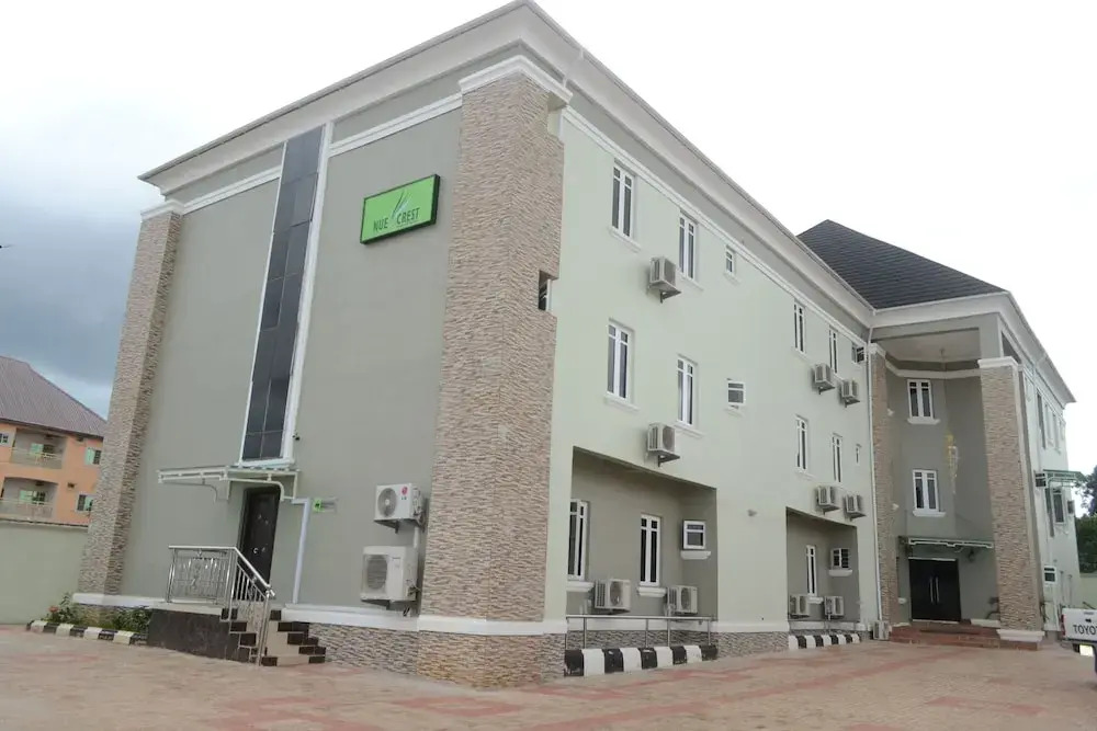 Nue-Crest Hotels & Suites