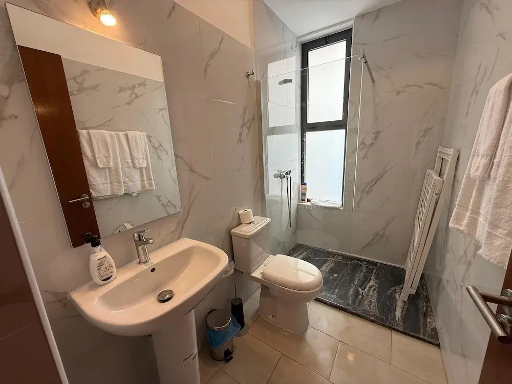Joli Beach House - Spacious Ground Floor T2 Apartment