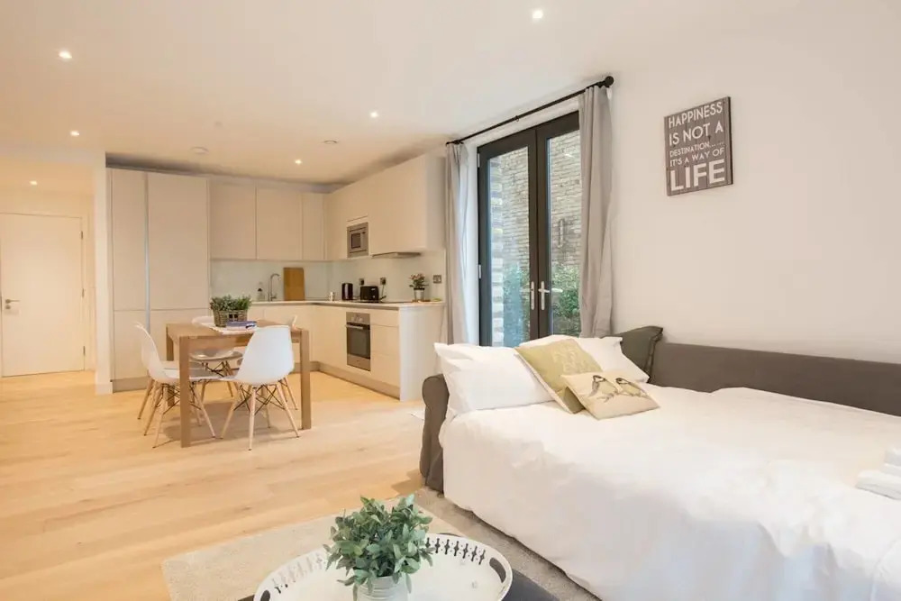 Bright, Spacious 2 bed Flat in Battersea, Sleeps 6