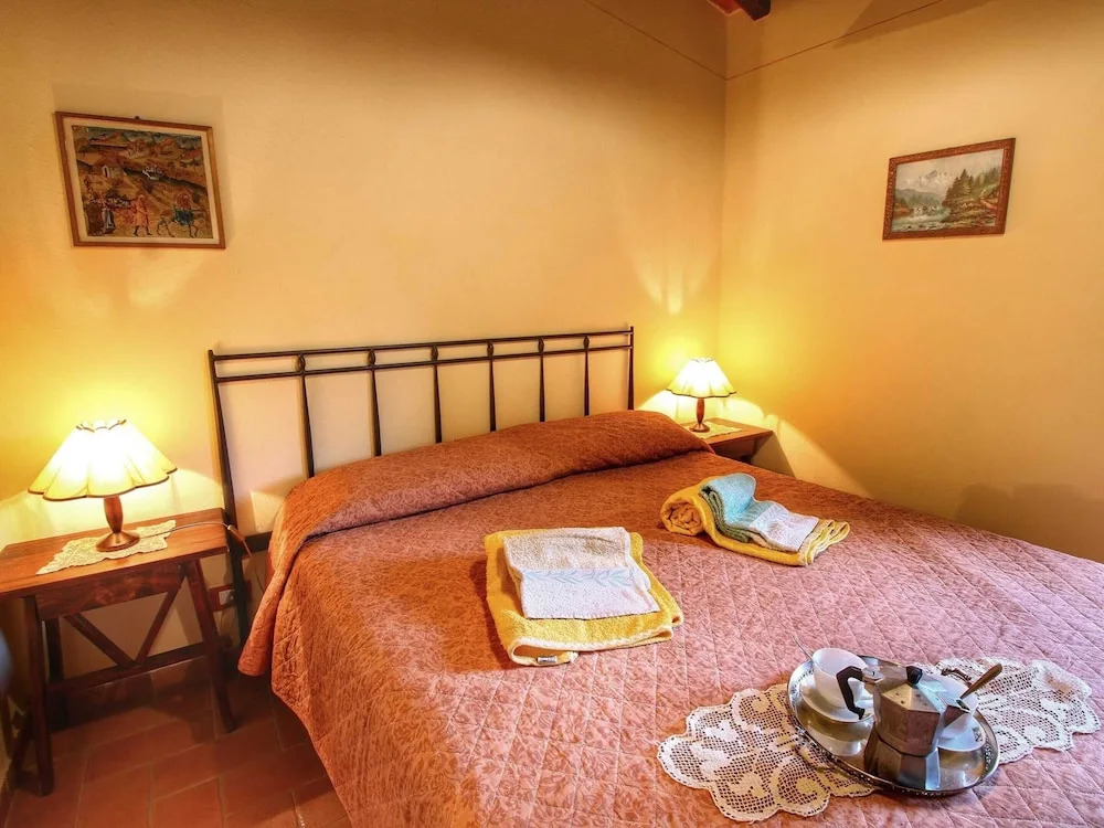 Apartment in Radda With Garden