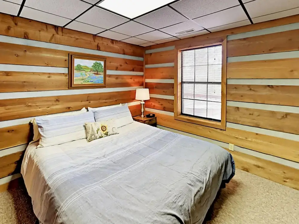 1065 E Foothills Dr Cabin 3 Bedrooms 3 Bathrooms Cabin