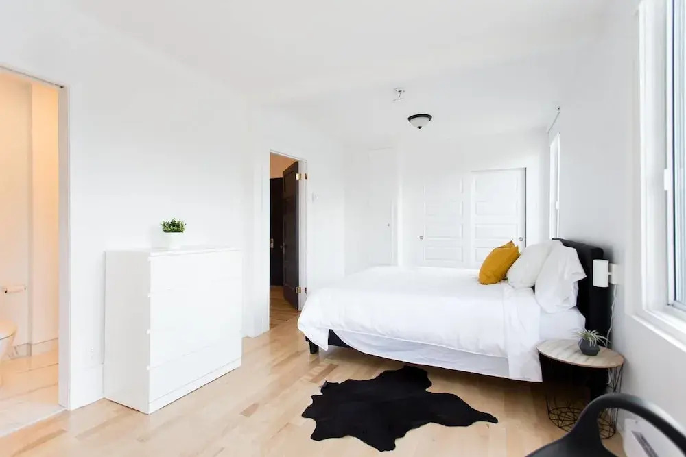 Stylish & Unique 3 Bdr Flat With Parking!