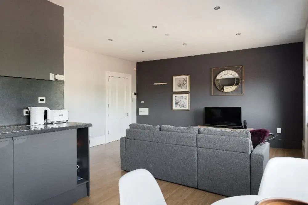 The Riverside Escape - 3bdr in 3 Central Apartments