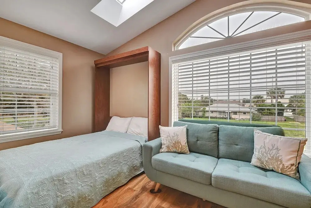 Sunshine Hideaway - Large Studio - Pet Friendly