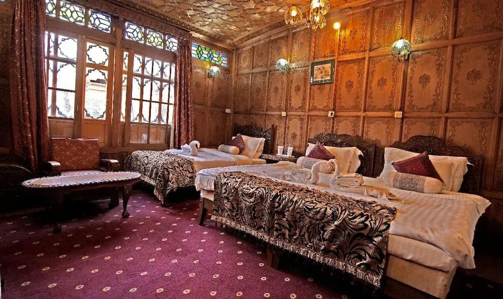 Meena Group houseboats