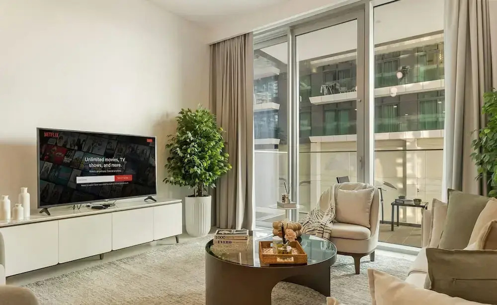 Modern 2BR w Direct Beach Access Emaar Beachfront