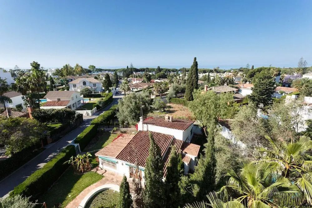 Apartamentos Guadalpin Suites
