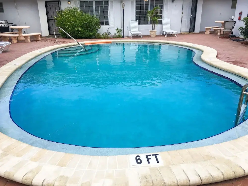 New Listing! Updated Beach W/ Sparkling Pool 1 Bedroom Condo