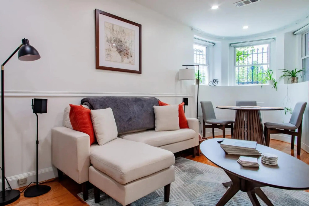 Fancy 1-BR in Central Location ⚜ Parking available