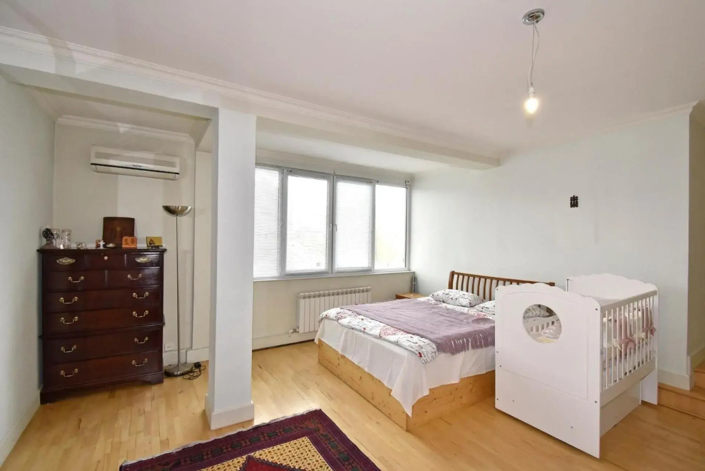 Khanjyan street, 3 bedrooms Duplex, Spacious apartment for rent DXA344