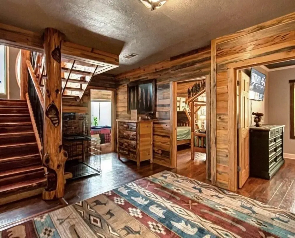 Rustic Hideaway 4 Bedroom Cabin by RedAwning