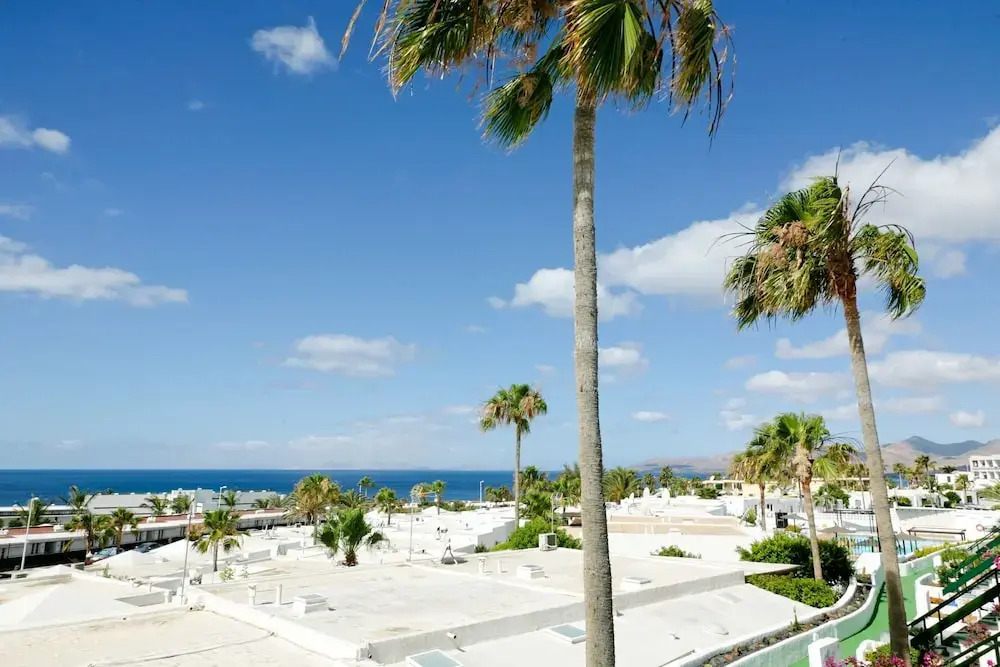 Apartment With 2 Bedrooms in Puerto del Carmen, With Wonderful sea Vie