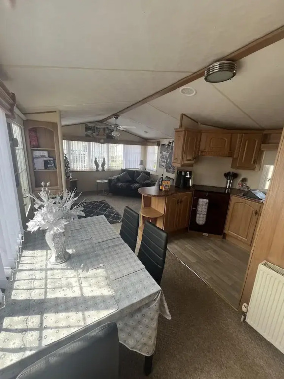 Cozy Cabin Retreat in Towyn