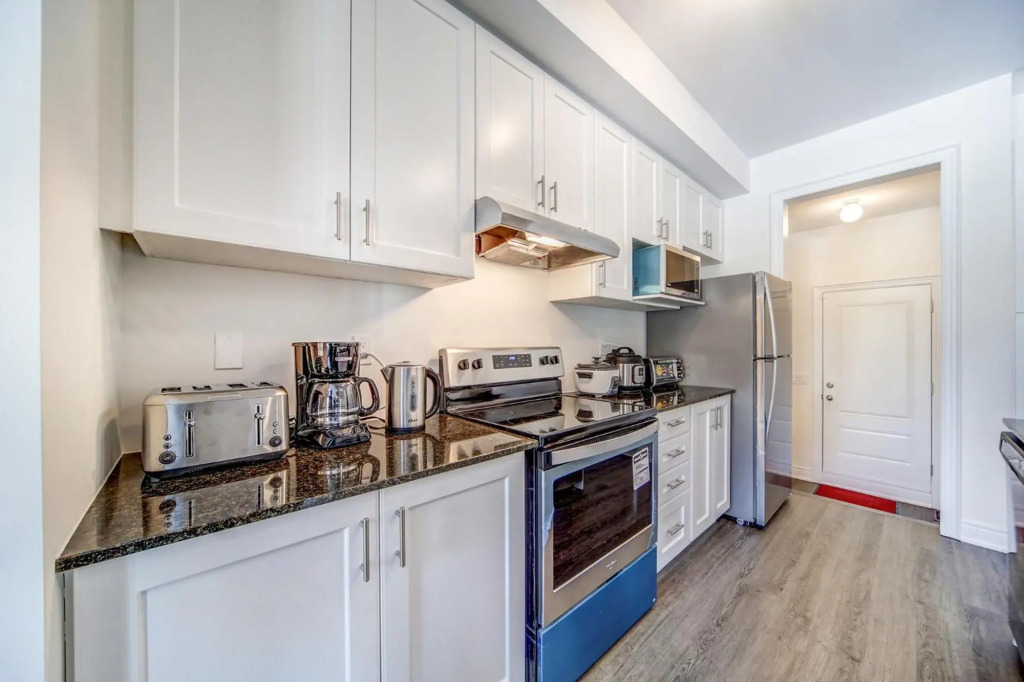 Executive Town Home-Mountain View-Historic Snowbridge Village, Walking Distance to the Resort