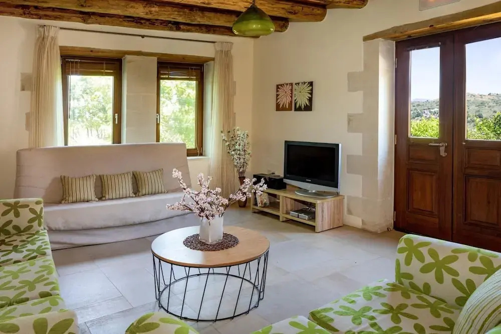 Villa Erontas Mini Pool and Heated Jacuzzi
