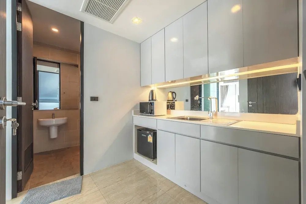 4BR Poolside 500m from Kata Beach V220