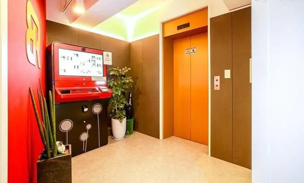 Breeze Hotel
