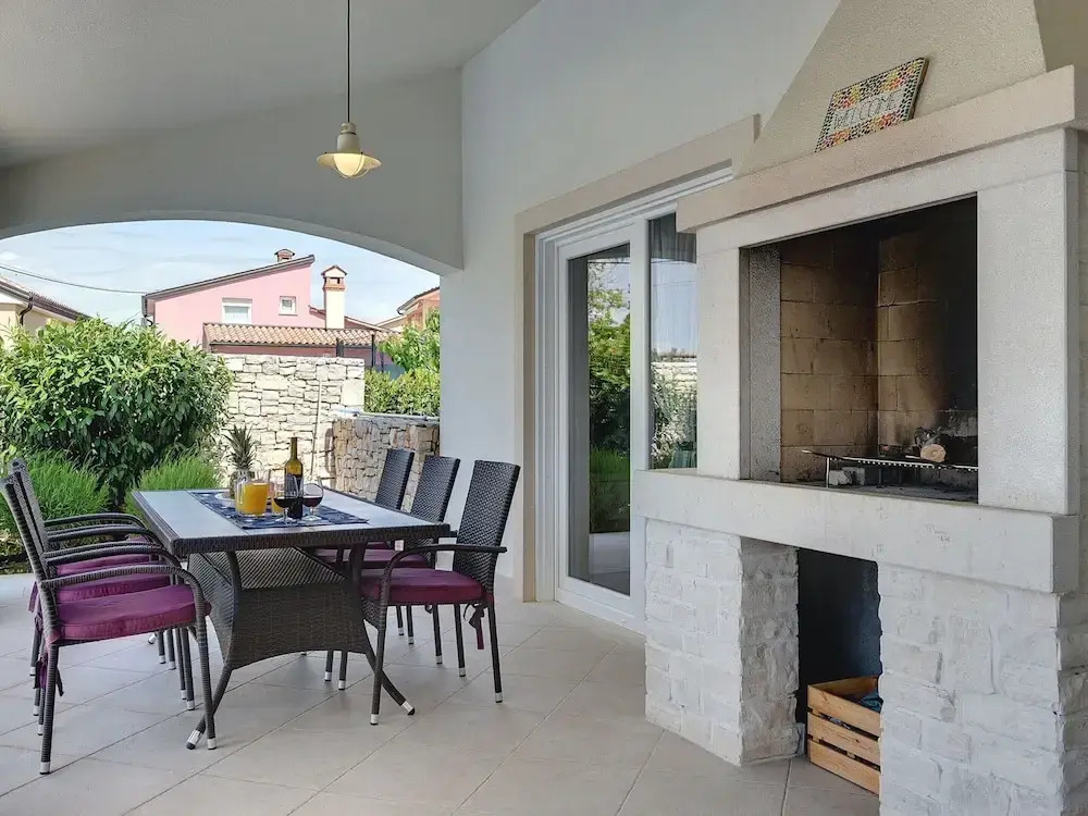Comfortable Villa With Private Swimming Pool, Table Football, Near Labin