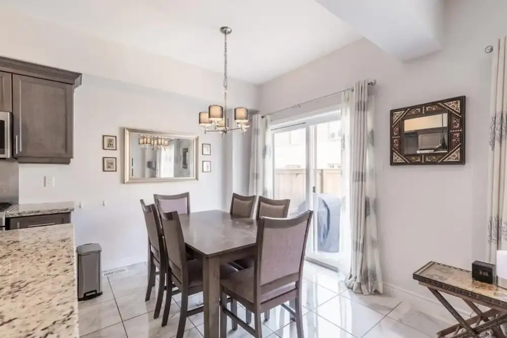 Modern Lakeshore 3BR 3BA TH Free Parking BBQ