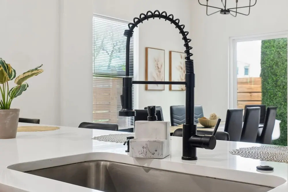 Stylish Downtown Retreat Near the Alamodome