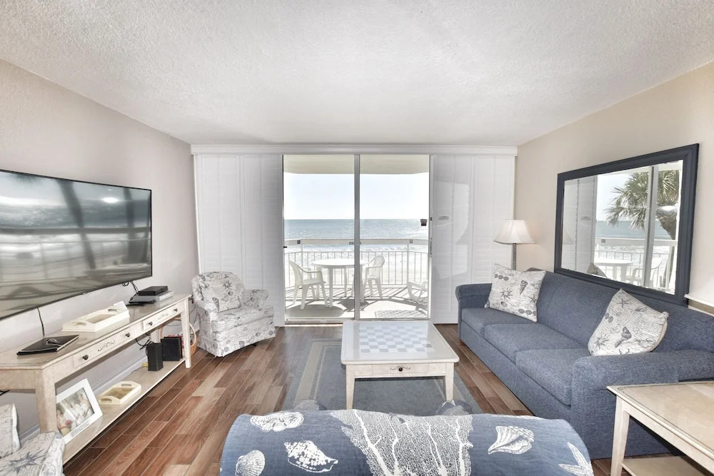 0102 Waters Edge Resort 2 Bedroom Condo by Redawning