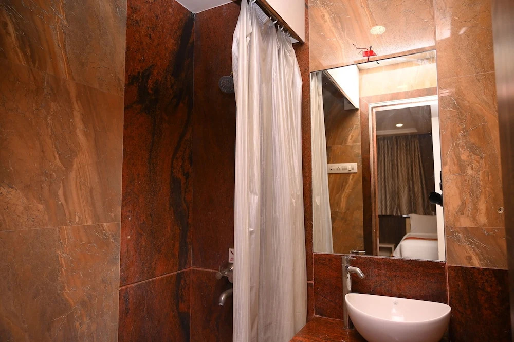 HOTEL CENTER POINT