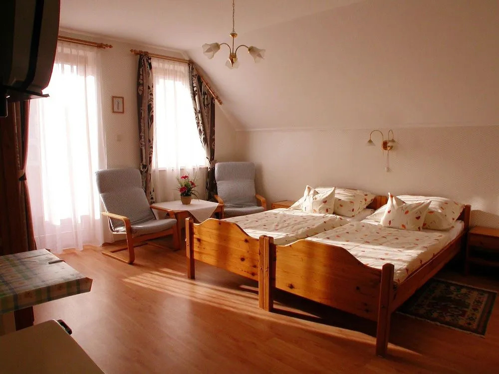 Hevizquelle Apartments