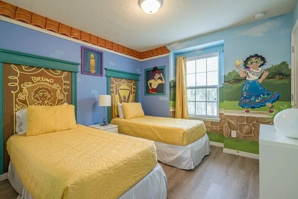 Lovely 5br Townhouse At Windsor At Westside 5 Bedroom Townhouse by RedAwning