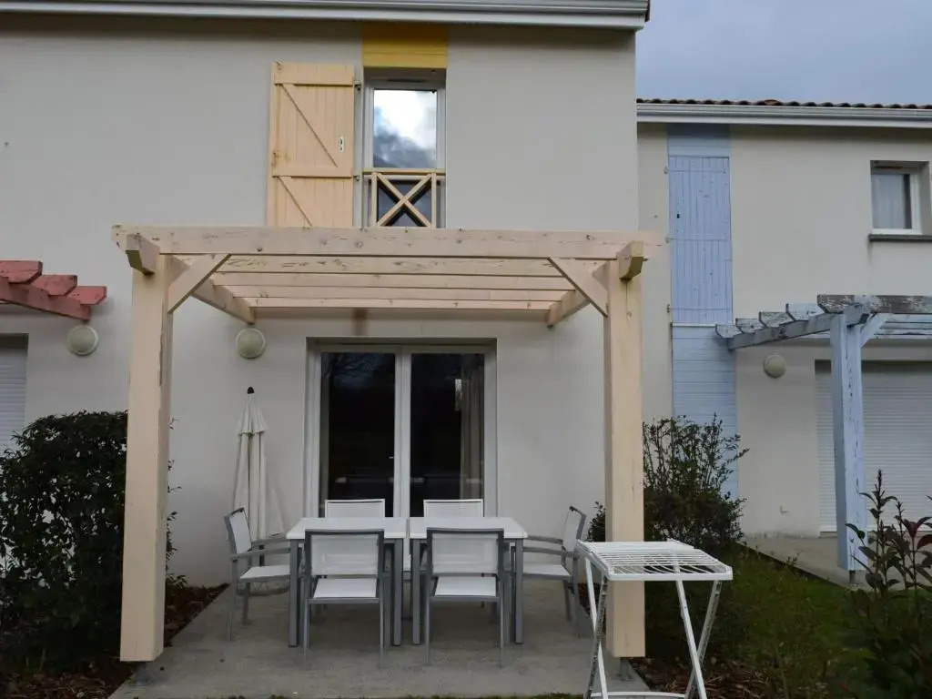 Maison 2 chambres au calme avec piscine, proche plages et commerces - FR-1-197-484
