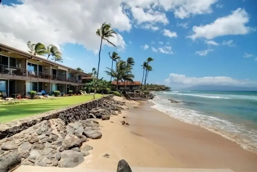 Pikake #a6 2 Bedroom Condo by RedAwning