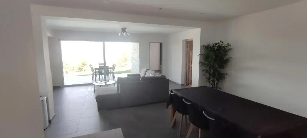 F4 a Porticcio Avec Piscine Et Vue Sur Mer