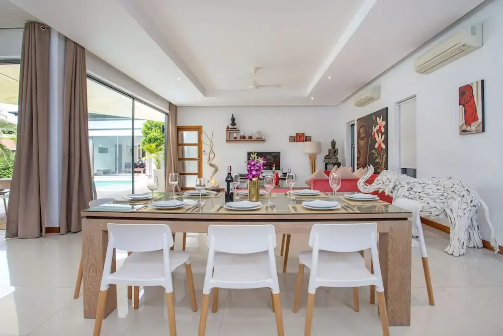 Modern 4BR Pool Villa Virginie Naiharn