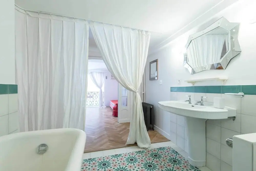 Stylish Apartement In Historical Residence