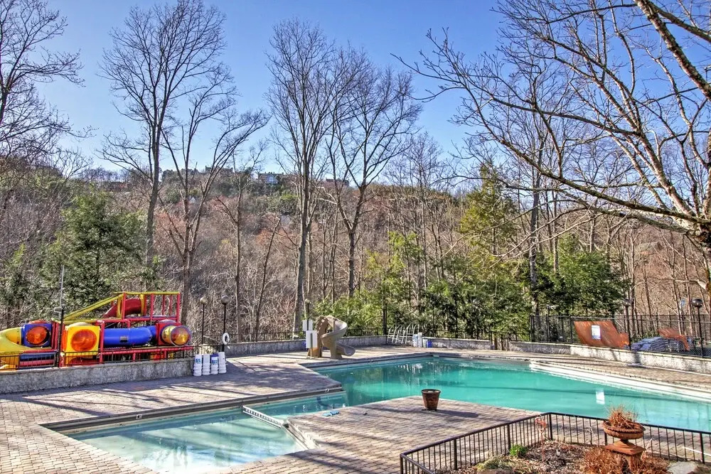 Gatlinburg Cabin Rental: 3 Mi to Downtown