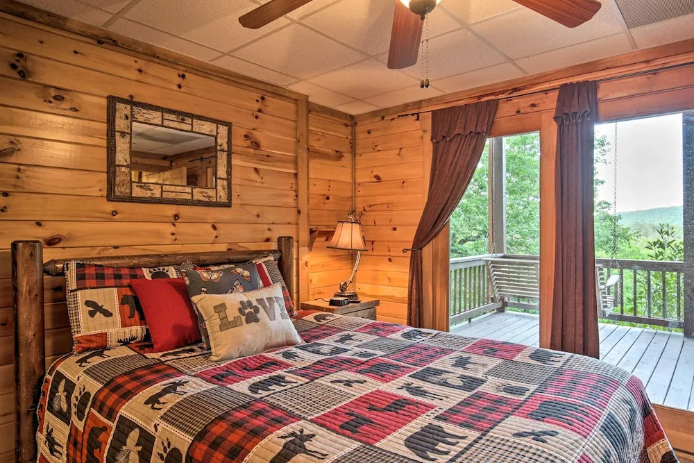 Luxe Blue Ridge Cabin Chasing Dreams w/ Hot Tub