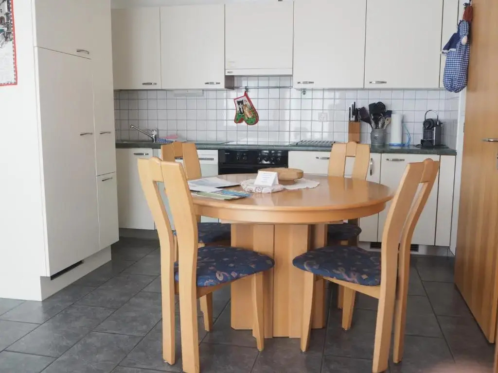 Chasa Aquileia Scuol - Bergblick, Komfort, 6 Pers, zentral, Terrasse, Gratis Parken, Wlan