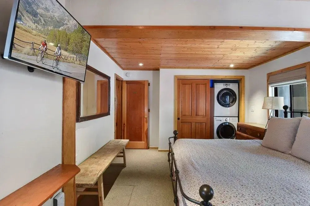 Camp Brassie - On Golf Course, Dog Friendly 2 Bedroom Home by Redawning