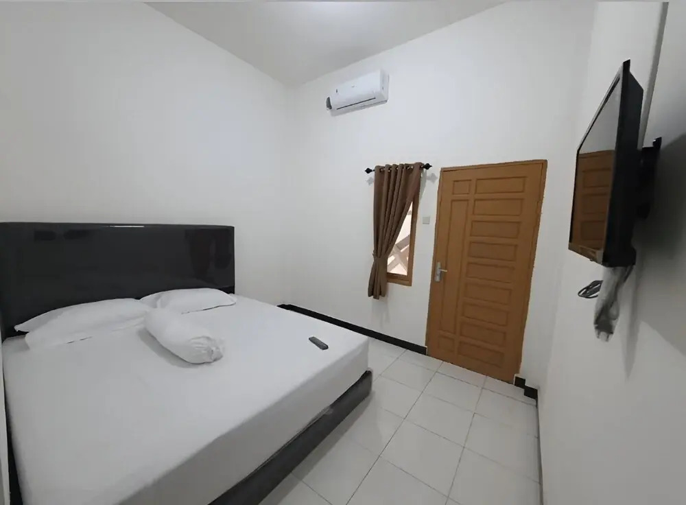 OYO 93306 Homestay Permana Supadio Airport