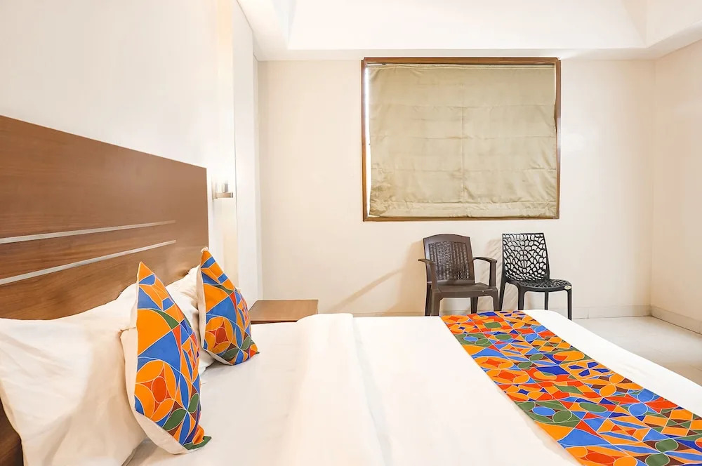 FabHotel Classic Executive - Nr Sasvad Road Railway Station