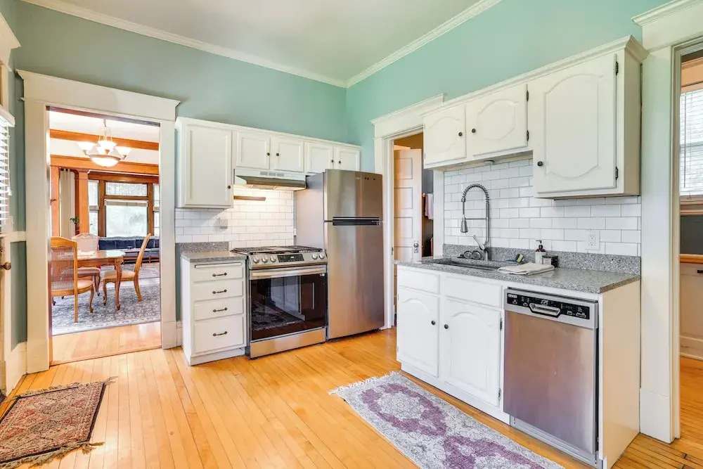 Walk to Selby Ave! Historic Cathedral Hill Unit
